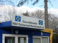 Schild mit der Aufschrift &quot;Geschäftsstelle HSV Ochsenzoll-Norderstedt e.V.&quot;