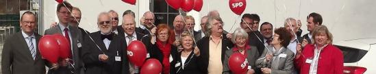 SPD-KandidatInnen mit roten Luftballons