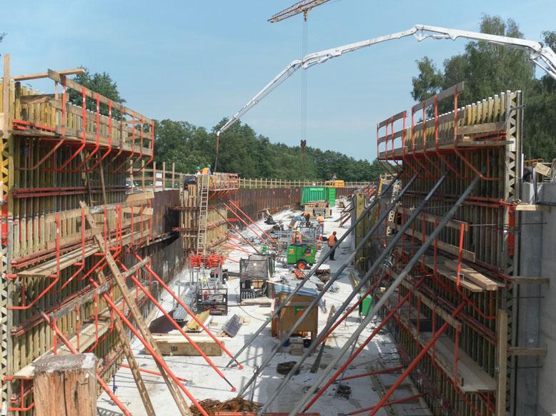 Tunnelbau im Sommer 2011